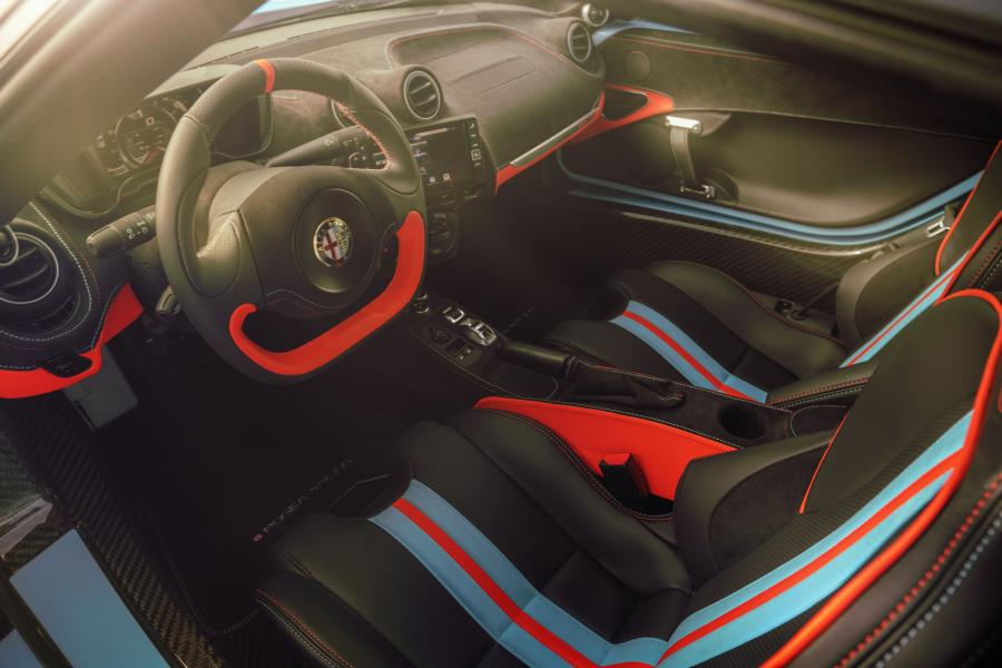 Интерьер Alfa Romeo 4C Zeus by Pogea Racing (001) 2019 года  (фото 30 из 42)